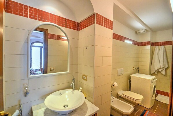 Douche, serviettes fournies