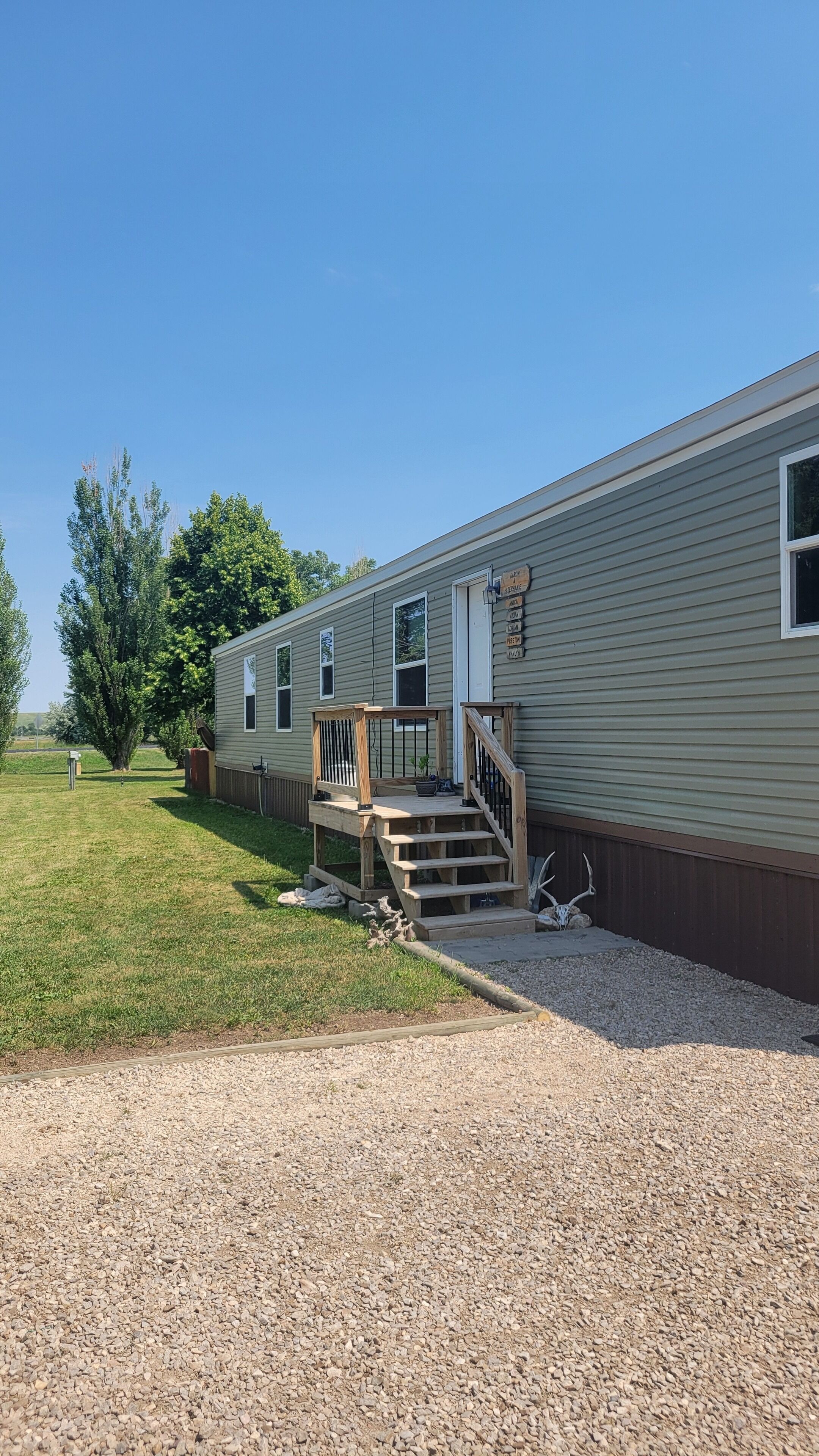 Country Comfort! Cozy 4-bedroom mobile home in quiet Saint Onge with WiFi, AC!