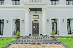 Apartment | 3 bedrooms - Lux Living - 3BR Duplex Apt in Goa s Beverly Hills (Assagao)