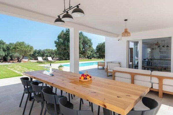 Outdoor dining - Entire villa with swimming pool close to the sea (carovigno)