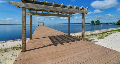Family-Friendly Harrells Home w/ Fire Pit + Kayaks