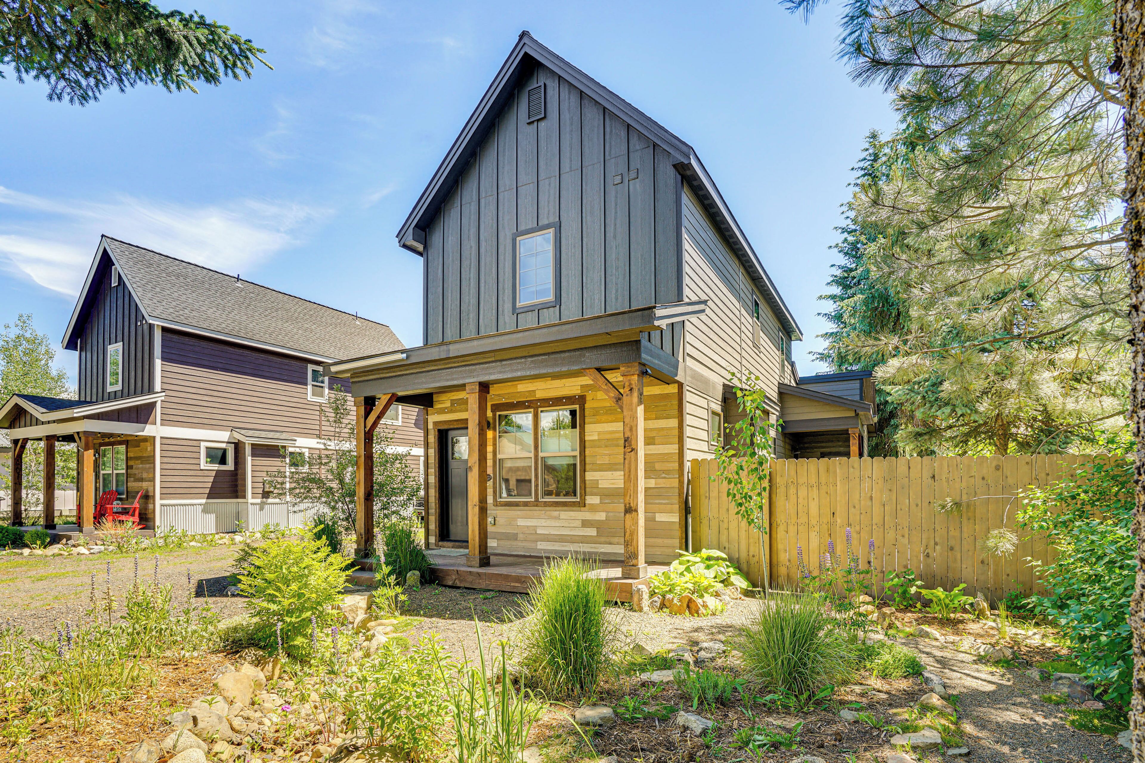 Pet-Friendly Donnelly Home - 1 Mi to Lake Cascade!