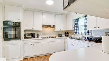 Fridge, microwave, stovetop, coffee/tea maker