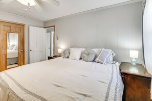 2 bedrooms, iron/ironing board, Internet, bed sheets