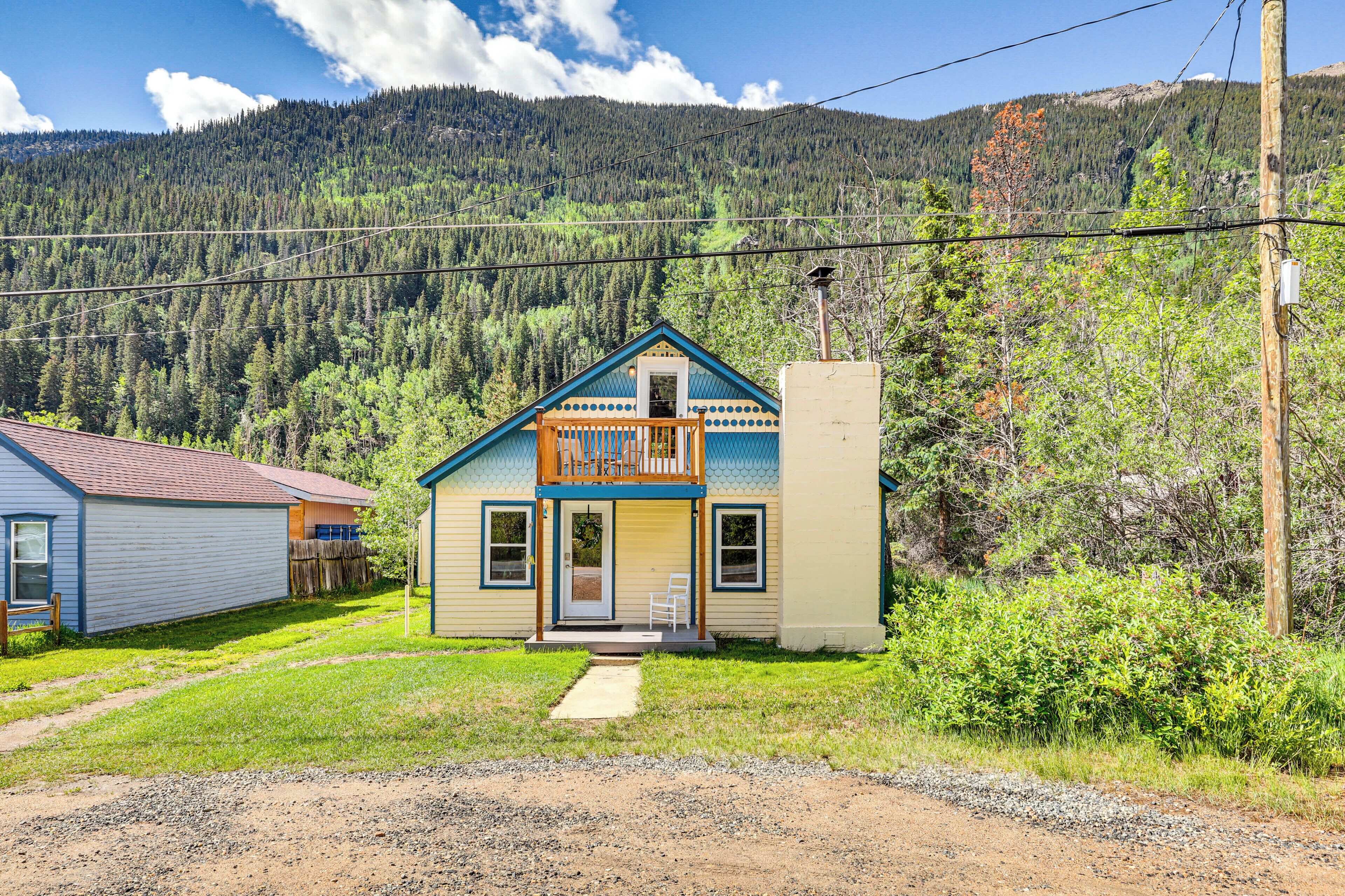 Mountain-View Silver Plume Escape: Walk to Creek!
