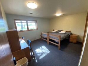4 Schlafzimmer, Schreibtisch, WLAN, Bettwäsche