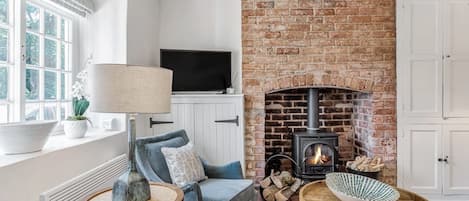 TV, fireplace, offices