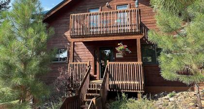 Wolf Creek Promo! Secluded Cabin w/ Gorgeous Views, Wildlife, Deck, Near Amenities