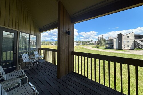 Aspenwood Condo: Family-Friendly, Mountain Views, Fireplace, Near Golf, Lakes, and Wolf Creek Resort