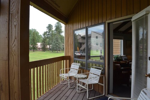 Aspenwood Condo: Family-Friendly, Mountain Views, Fireplace, Near Golf, Lakes, and Wolf Creek Resort