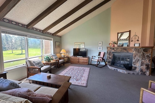 Aspenwood Condo: Family-Friendly, Mountain Views, Fireplace, Near Golf, Lakes, and Wolf Creek Resort