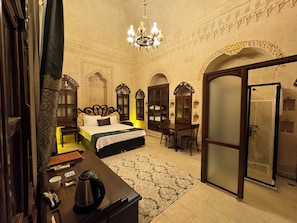 Deluxe Room, City View | In-room safe, blackout drapes, soundproofing, free WiFi - Babussor konağı (Mardin)