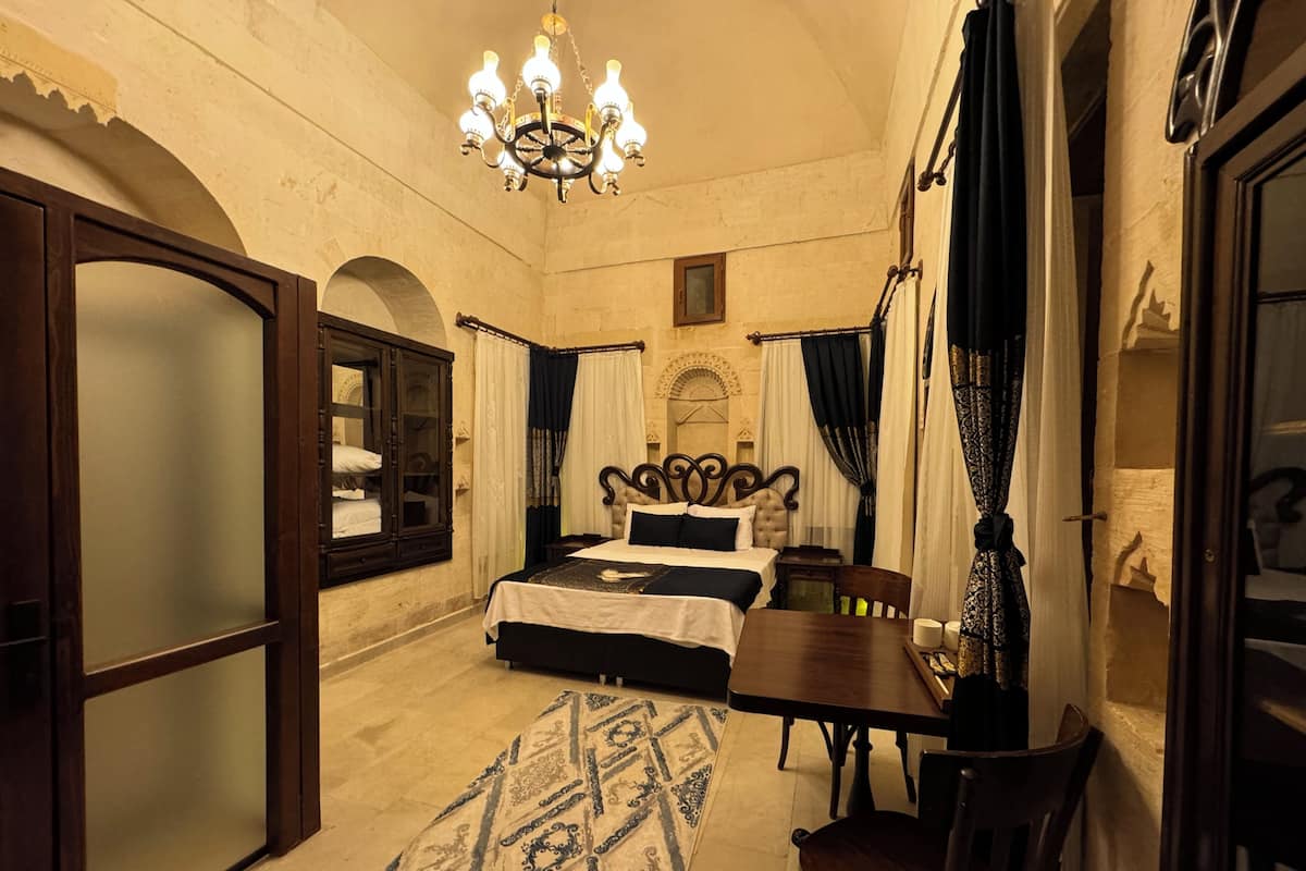 KALE ODASI | In-room safe, blackout drapes, soundproofing, WiFi (free)