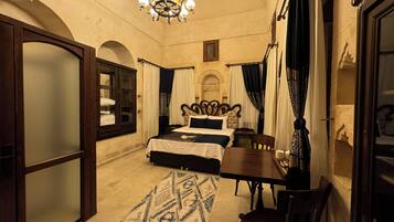 KALE ODASI | In-room safe, blackout curtains, soundproofing, free WiFi