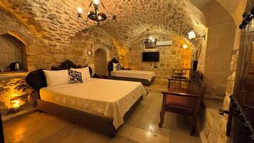 Design Room | 1 bedroom, in-room safe, blackout curtains, soundproofing