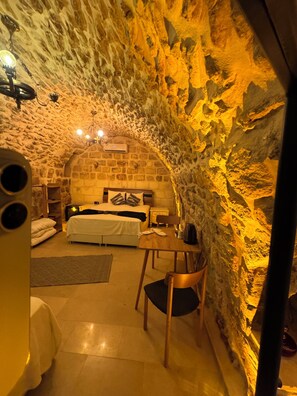 Classic Room | In-room safe, blackout drapes, soundproofing, free WiFi - Babussor konağı (Mardin)