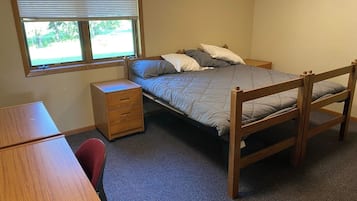 4 bedrooms, desk, WiFi, bed sheets