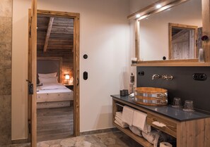 Luxury Apartment | Bathroom | Shower, hair dryer, bathrobes, heated floors - Alpin Lodges (Bad Hindelang)