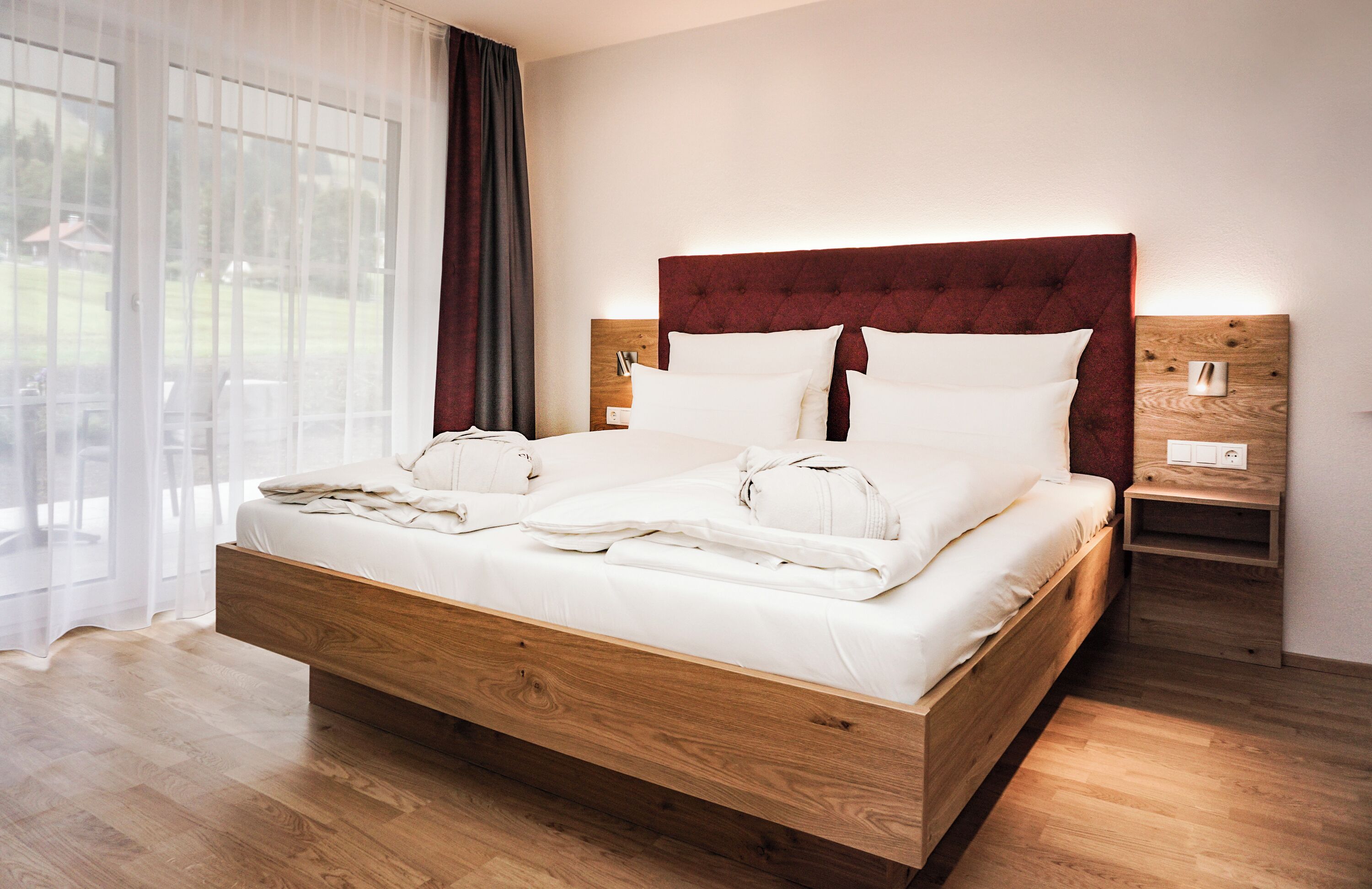 Hypo-allergenic bedding, iron/ironing board, free cots/infant beds