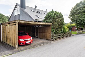 Exterior - Apartment 'Ferienwohnung Ausblick' with Lake View, Shared Garden and Wi-Fi (Willingen (Upland))