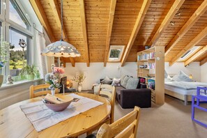 Interior - Apartment 'Ferienwohnung Ausblick' with Lake View, Shared Garden and Wi-Fi (Willingen (Upland))