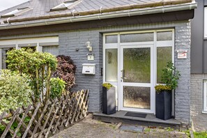Exterior detail - Apartment 'Ferienwohnung Ausblick' with Lake View, Shared Garden and Wi-Fi (Willingen (Upland))