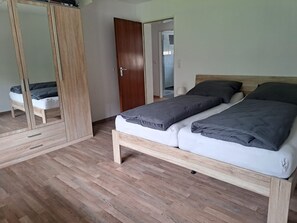 3 chambres, fer et planche à repasser, Wi-Fi gratuit, draps fournis