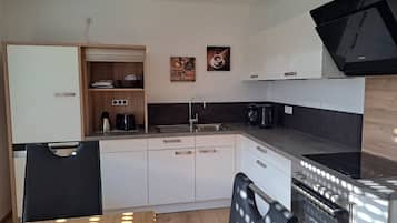 Refrigerador, horno, placa de cocina, lavavajillas