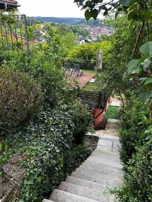 Property grounds - Holiday Apartment 'Mediterranean Yellow House' with Private Pool, Sauna and Air Conditioning (Königheim)