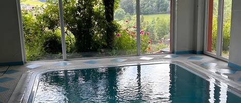 Indendørs pool, opvarmet pool