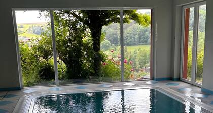 Ferienwohnung 'Mediterranes Gelbes Haus' mit privatem Pool, Sauna und Klimaanlage