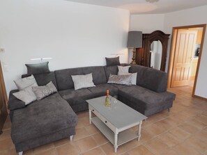 TV, fireplace, stereo