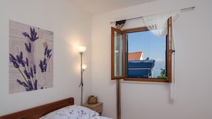 2 室のベッドルーム、アイロン / アイロン台、WiFi (無料)