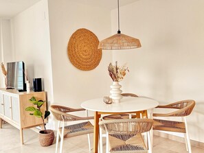 Dining - Lovely and comfortable apartment  with communal pool in Calpe, Costa Blanca, Spain for 4 persons (Calpe)