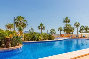 Pool - Lovely and comfortable apartment  with communal pool in Calpe, Costa Blanca, Spain for 4 persons (Calpe)