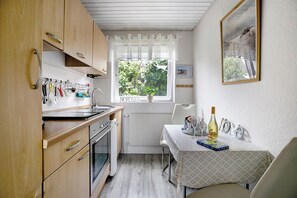 雪櫃、微波爐、焗爐、爐具