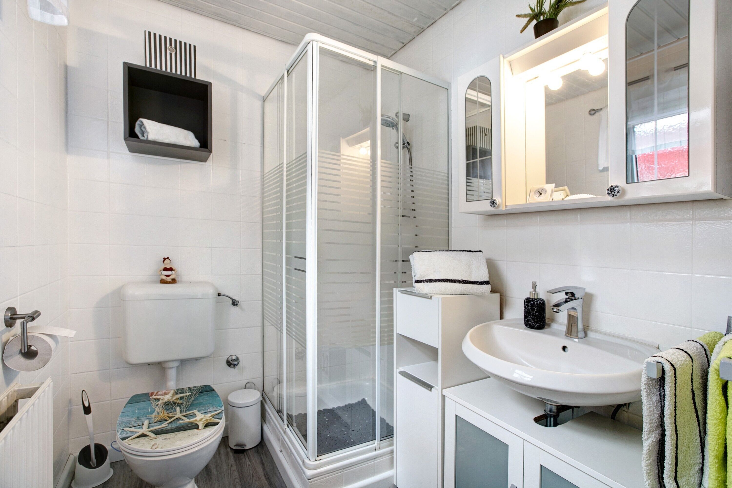 Een douche, een haardroger, handdoeken