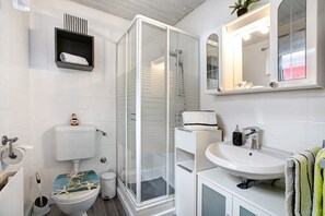 Suihku, hiustenkuivaaja, pyyhkeet