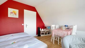 2 chambres, fer et planche Ă repasser, Wi-Fi gratuit, draps fournis