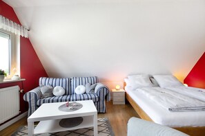 2 bedrooms, iron/ironing board, free WiFi, bed sheets