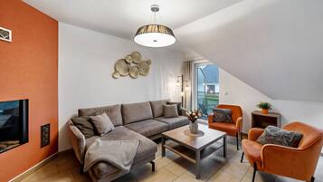 Fernseher, Kamin, Videospiele, DVD-Player