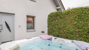 Bañera de hidromasaje exterior