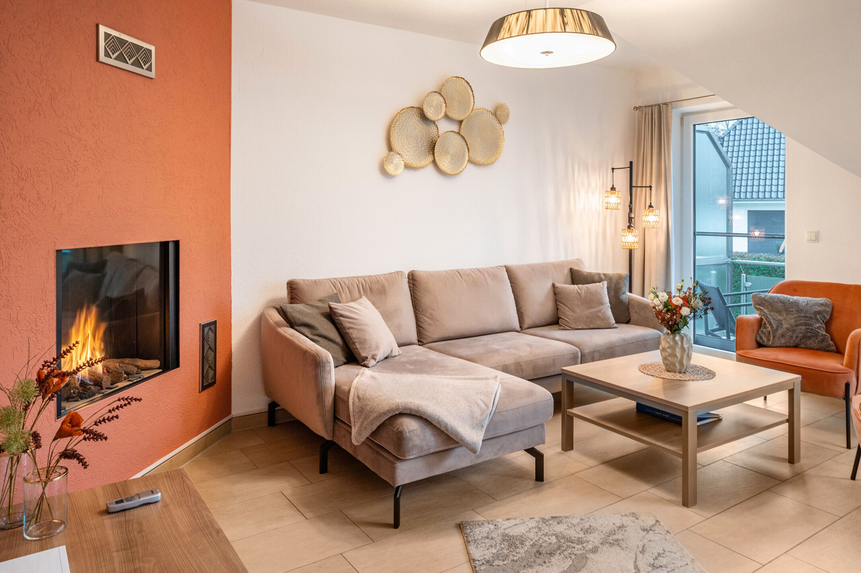 Fernseher, Kamin, Videospiele, DVD-Player