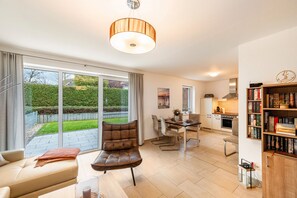 Tv, eldstad, tv-spel och dvd-spelare