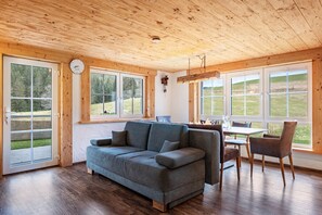 TV, ping pong - Apartment 'Wohnung Mühlstein' with Private Terrace, Private Garden and Wi-Fi (Vöhrenbach)