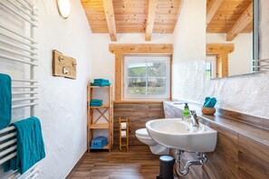 Een douche, een haardroger, handdoeken