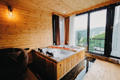 Deluxe Suite, Mountain View | 2 bedrooms, soundproofing, free WiFi