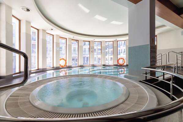 Indoor pool - Apartment With Sauna and Pool by Renters (Zakopane)