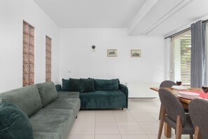 Apartment, 3 Schlafzimmer, Poolzugang | 3 Schlafzimmer, individuell dekoriert, Bettwäsche
