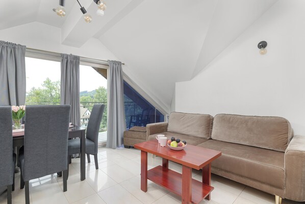 Appartamento, 3 camere da letto, accesso alla piscina, vista montagna | 3 camere, con stile personalizzato